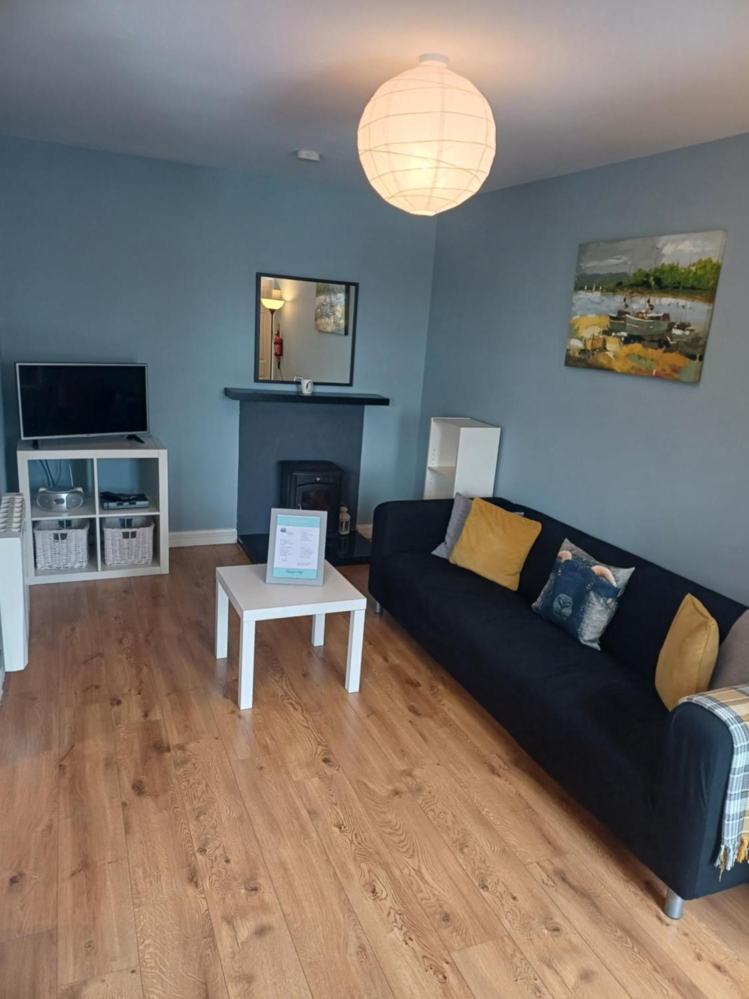 Clonbur House - Two Bedroom Village Apartment Голуэй Экстерьер фото