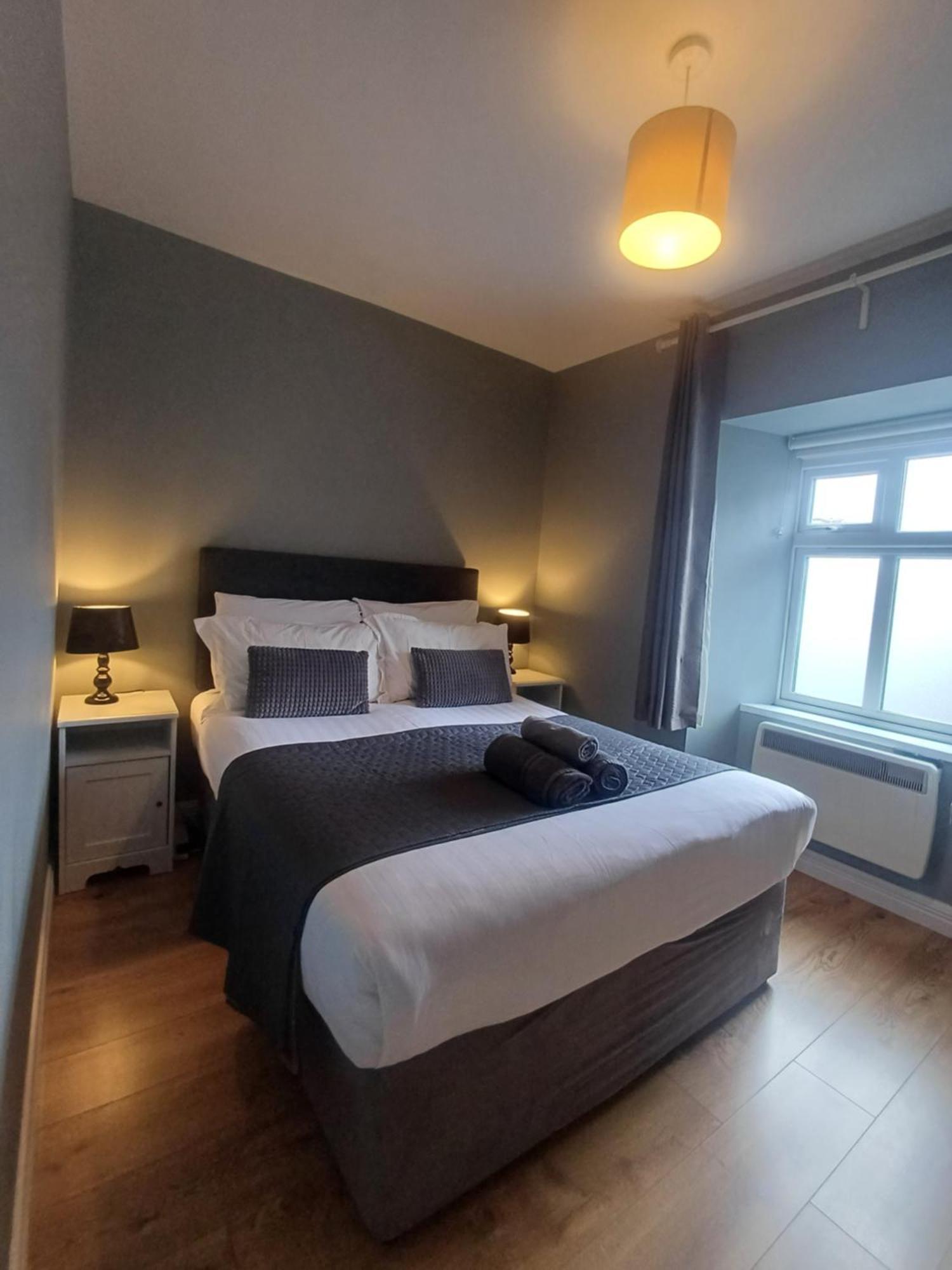 Clonbur House - Two Bedroom Village Apartment Голуэй Экстерьер фото