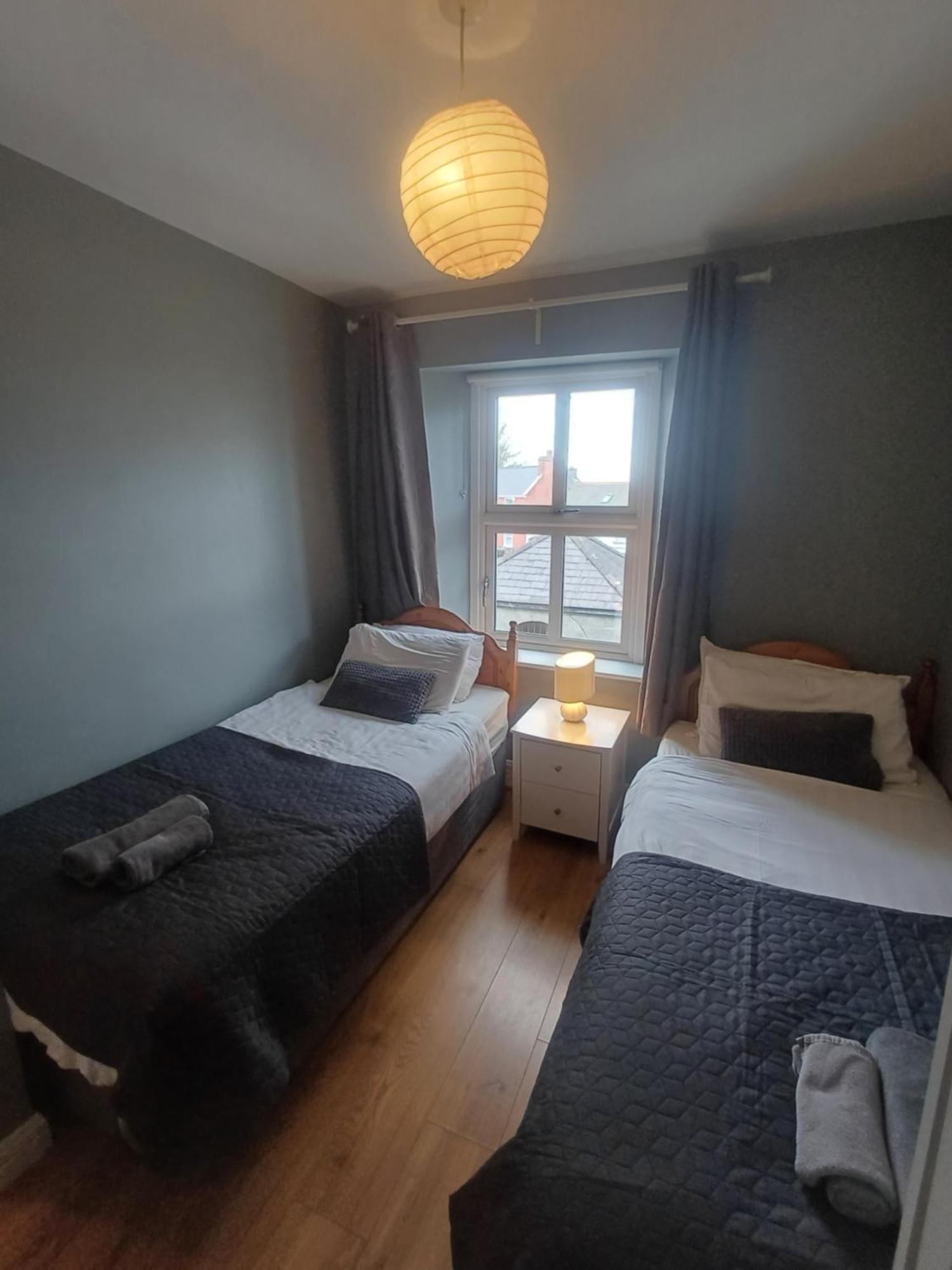 Clonbur House - Two Bedroom Village Apartment Голуэй Экстерьер фото